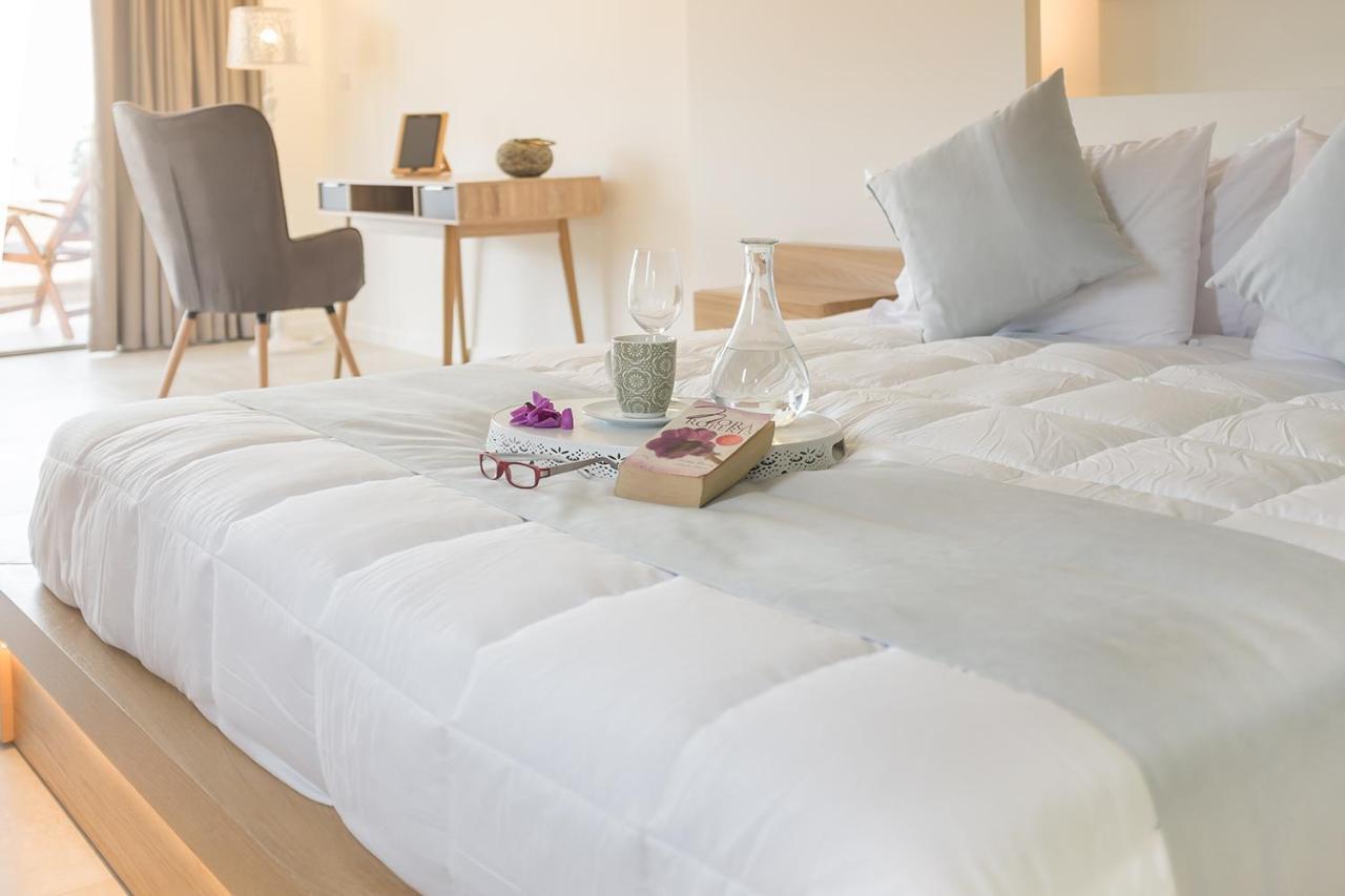 Lilium Luxury Suites Agia Marina  Ngoại thất bức ảnh